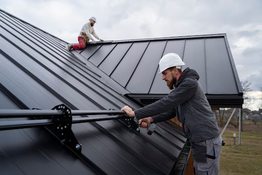 Cleaning gutters in winter